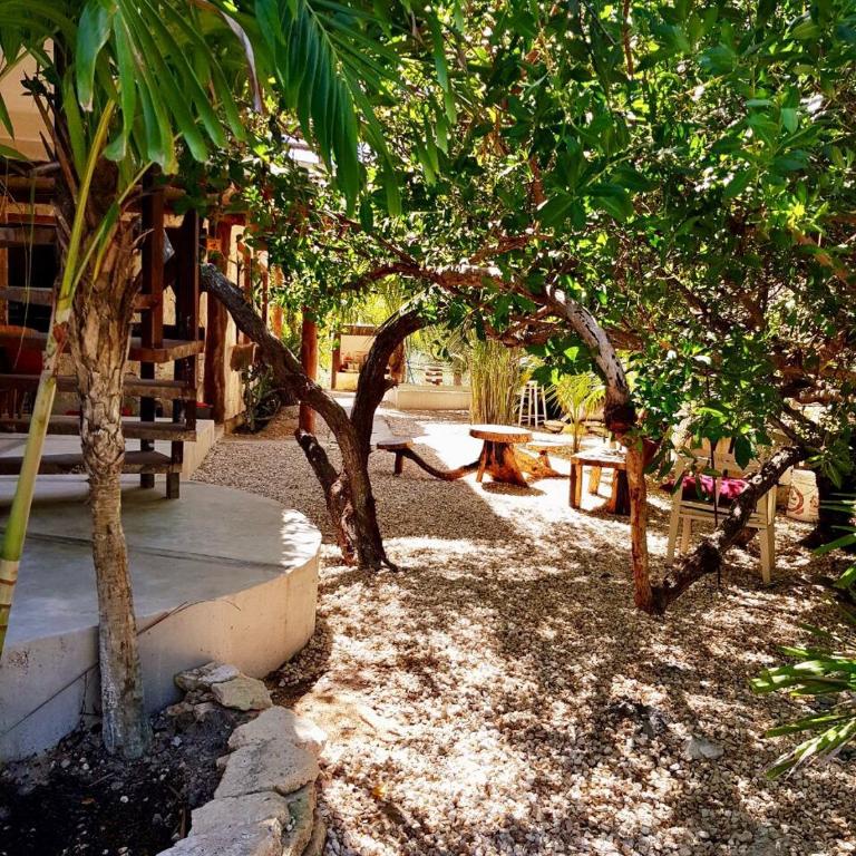 La Casa de Mia Tulum - Habitación con cama extragrande y balcón - 26