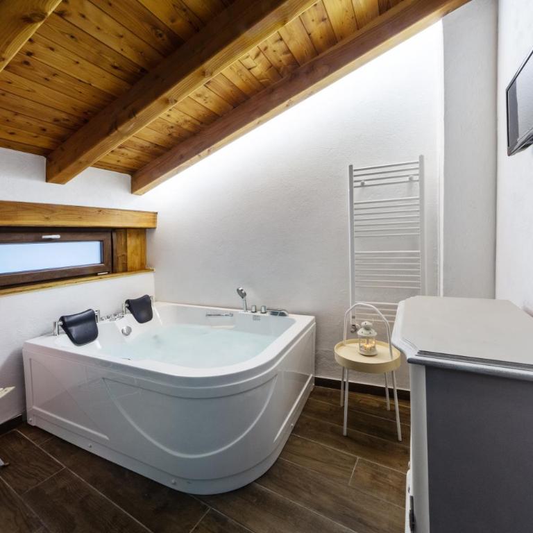Appartamenti Relax Nus - Appartamento su 2 Livelli con Vasca Idromassaggio - 9
