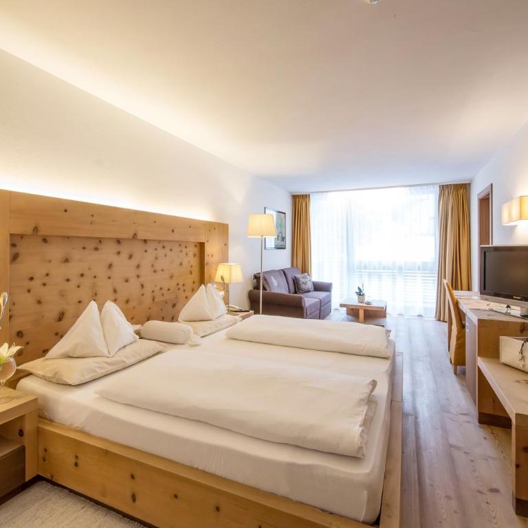 Alpine Hotel Ciasa Lara - Habitación Doble Confort con balcón - 2