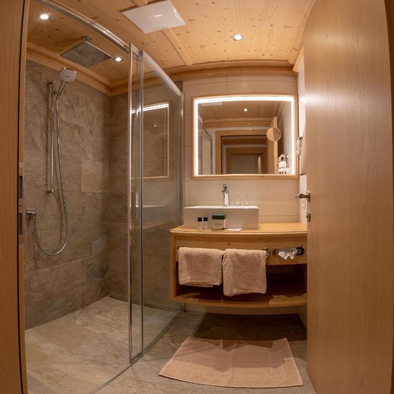 Gasthof Tannen - Alm - Doppelzimmer mit Balkon (3 Erwachsene) - 2