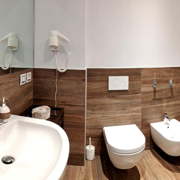 B&B Valverde - Camera Matrimoniale con Bagno Privato - 4