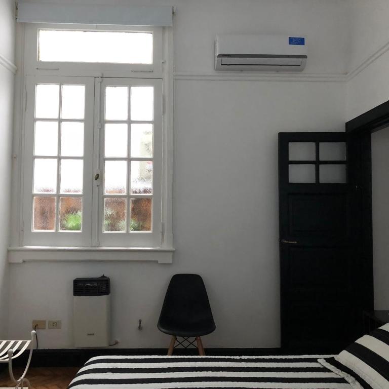Antiguo departamento con excelente ubicación - Apartamento - 5