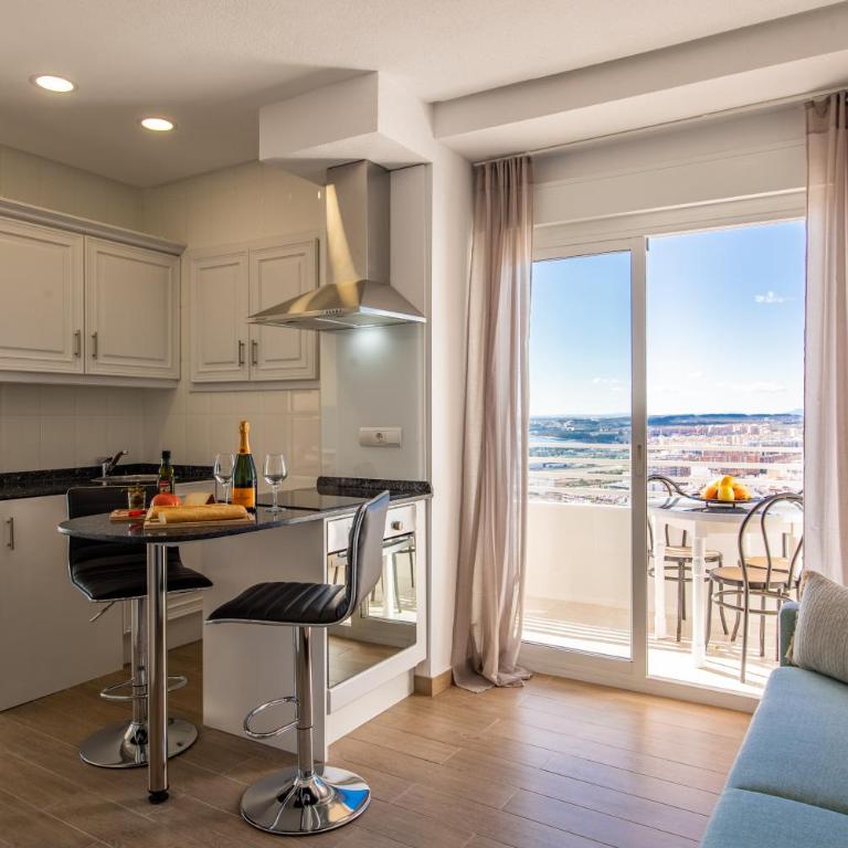 Alicante Skylights Apartments - Superior One-Bedroom Apartment (25th floor with Sea View) - 18