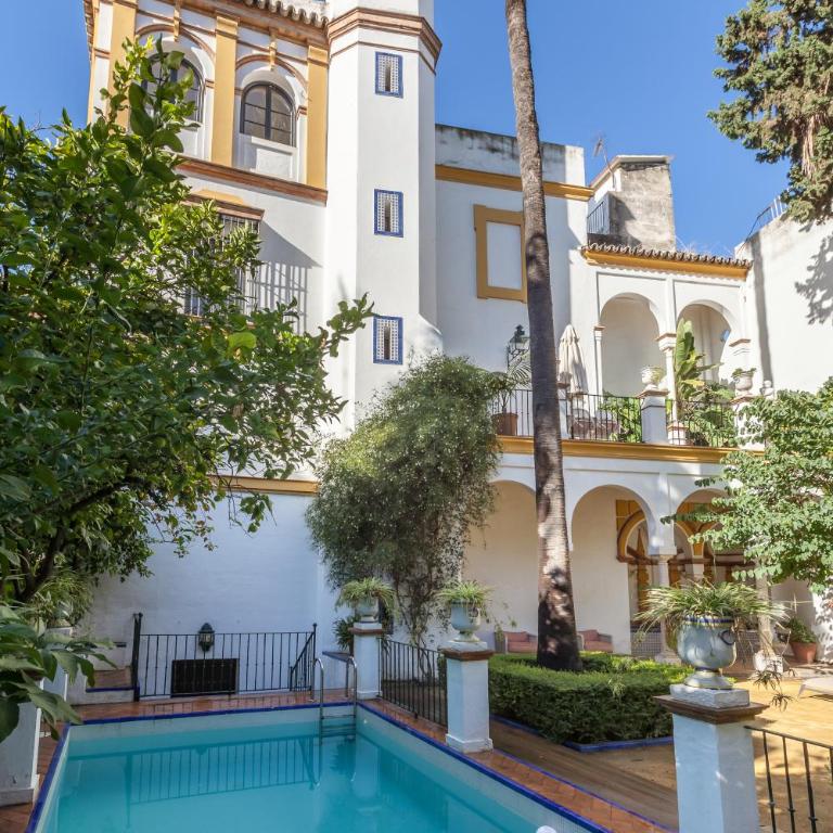 Villa Elvira, exclusive Pool and Gardens in the heart of Sevilla - Villa - 1