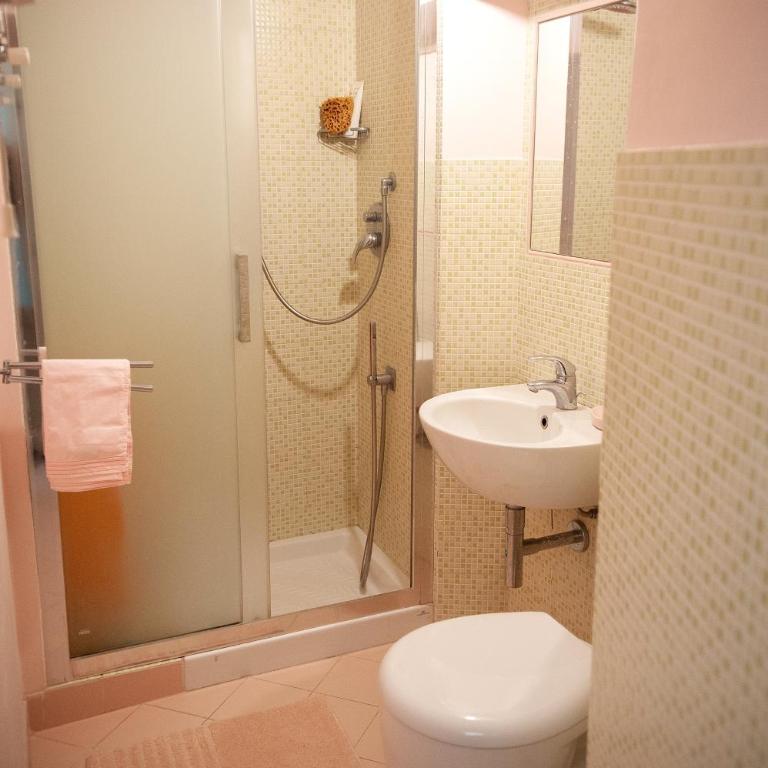 53 Via Faenza - Appartamento con 2 Camere da Letto - 23
