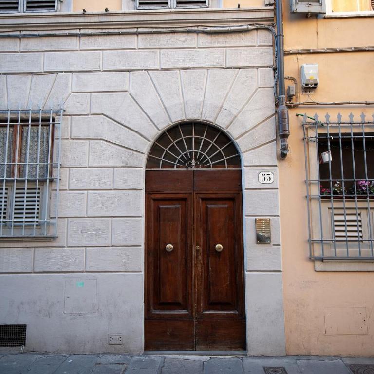 53 Via Faenza - Appartamento con 2 Camere da Letto - 2
