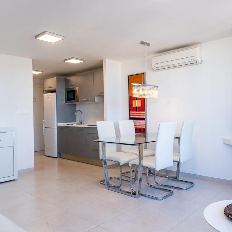Alicante Skylights Apartments - Two Bedroom Apartment (15th floor with City View) - 12