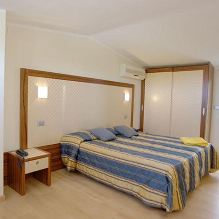Junior Family Hotel - Camera Comfort Doppia con Letti Singoli con Vista Mare - 1