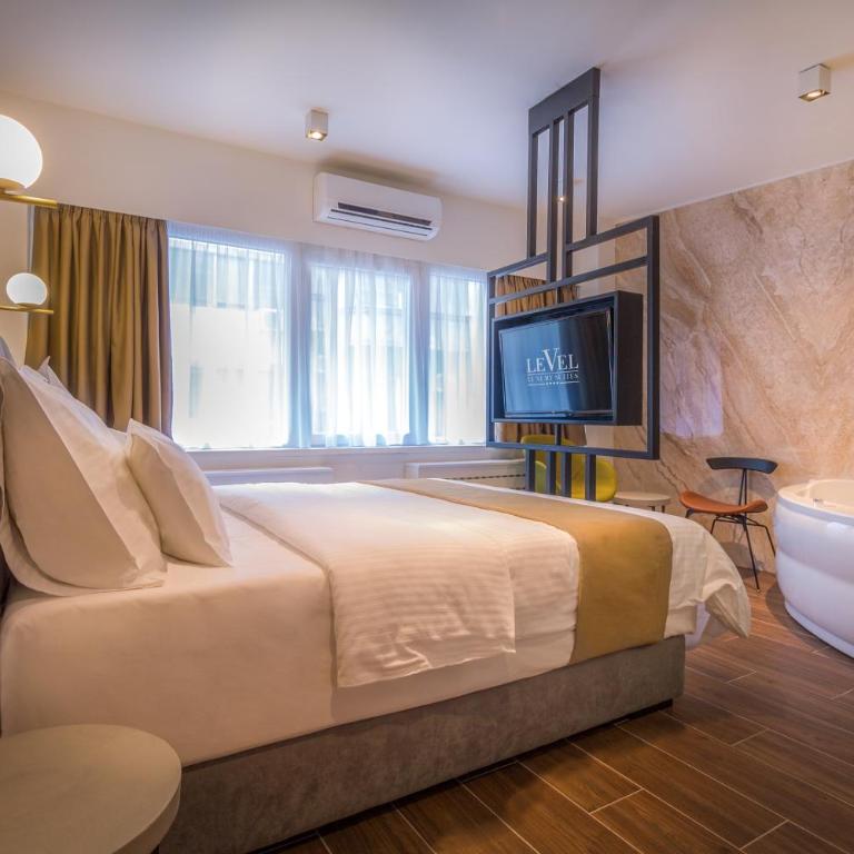 Level Luxury Suites - Deluks Dvokrevetna Soba sa Bračnim Krevetom i Đakuzijem - 1