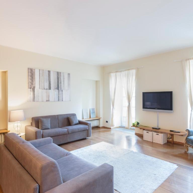 Casa delle colonne - big and elegant apt by Home a porter - Two-Bedroom Apartment - 2