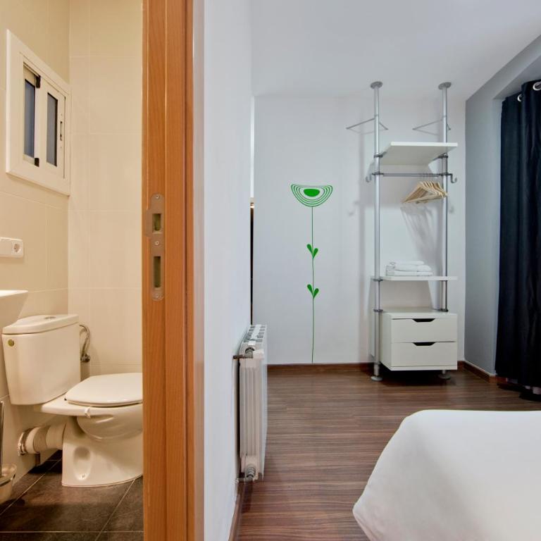 Hostal Nitzs Bcn - Double Room with Private Bathroom - 1