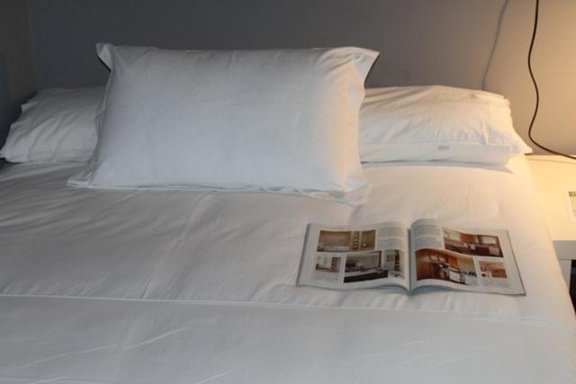 Hostal Nitzs Bcn - Small Double Room with Shared Bathroom - 1