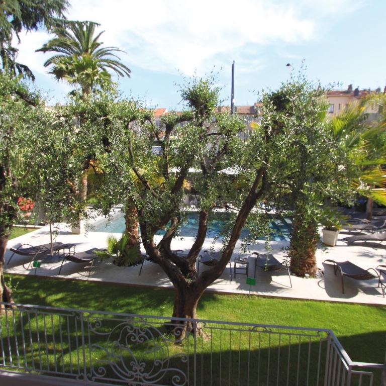 GOLDEN TULIP CANNES HOTEL de PARIS - Suite en Duplex - 8
