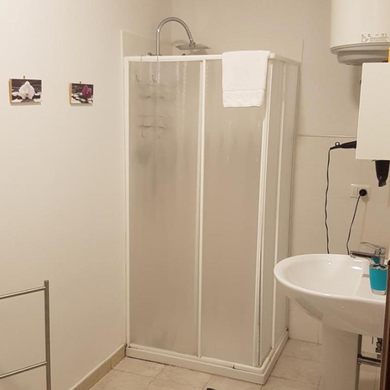 Etna Parking - Twin Room with Private Bathroom - 16
