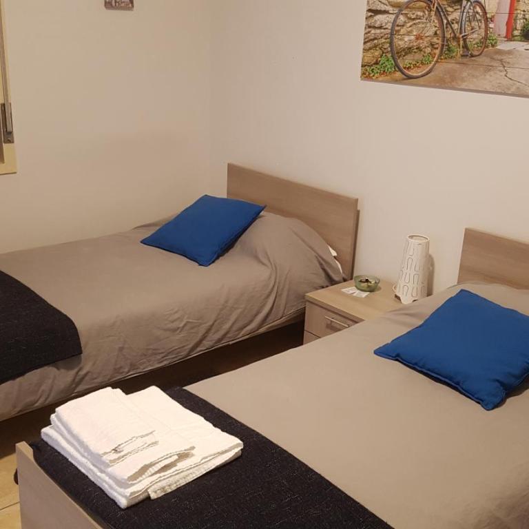 Etna Parking - Twin Room with Private Bathroom - 13