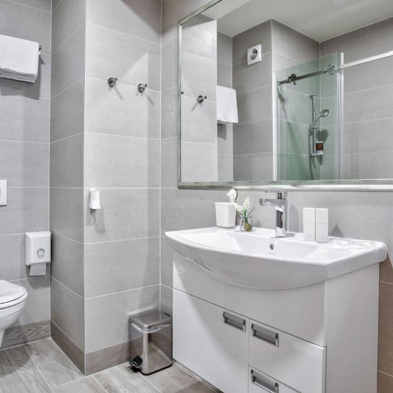 Booking Apartments - One-Bedroom Apartment - 5