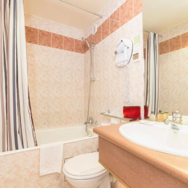 Hotel Pierre Nicole - Chambre Double avec Salle de Bains Privative - 4