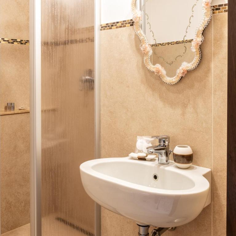 Luxury Venetian Rooms - Camera Matrimoniale/Doppia con Letti Singoli con Vista Canale - 4