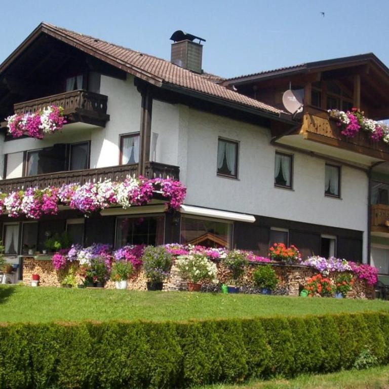 "Haus Enzian" - Annehmlichkeiten von 4-Sterne Familien-und Wellnesshotel Viktoria können mitgenutzt werden - Apartment mit 1 Schlafzimmer - 1