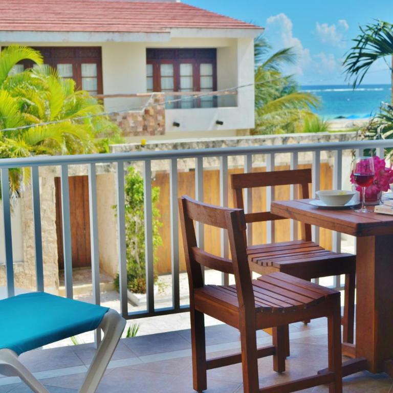 Corales Suites - Master Suite Partial Ocean View - 1