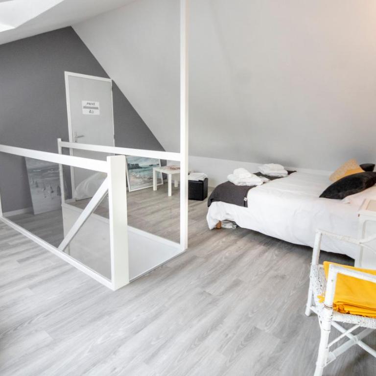 Le champ du Renne - Chambre Familiale avec Salle de Bains Commune - 6