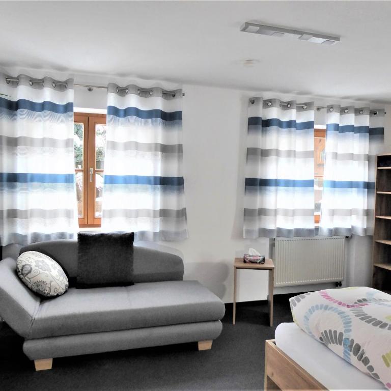 Gästehaus Sonner - Großes Doppel- oder Zweibettzimmer mit Terrasse - 4