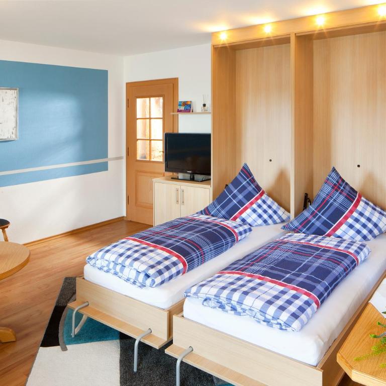 Gästehaus Sonner - Großes Doppel- oder Zweibettzimmer mit Terrasse - 7