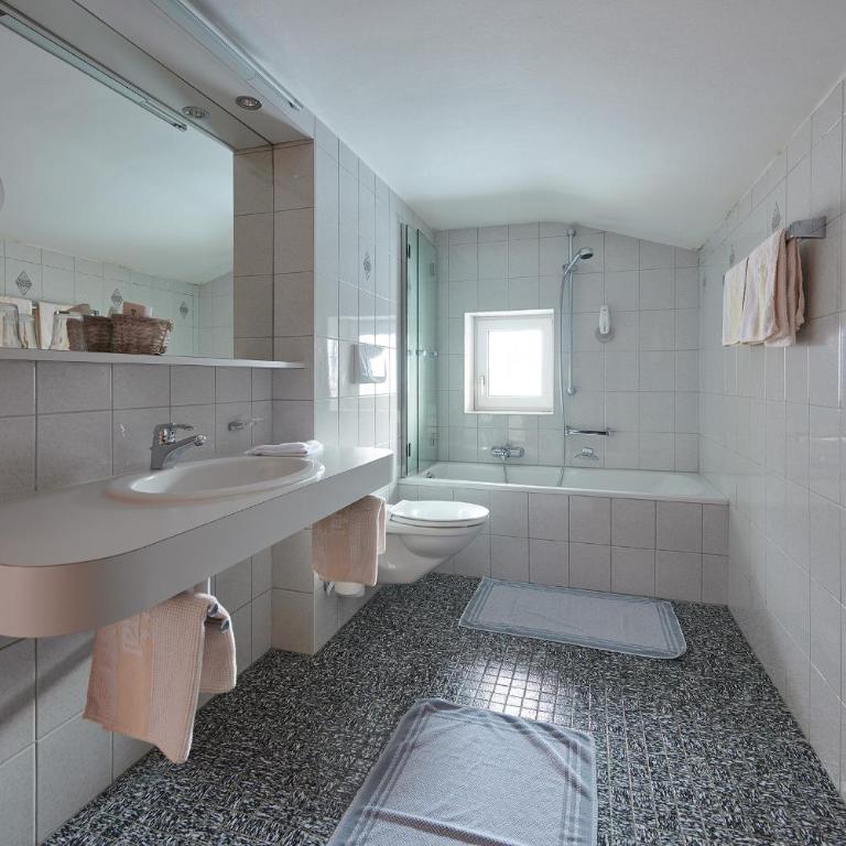 Hotel Appartement Roggal - Superior Doppelzimmer mit Balkon - 4