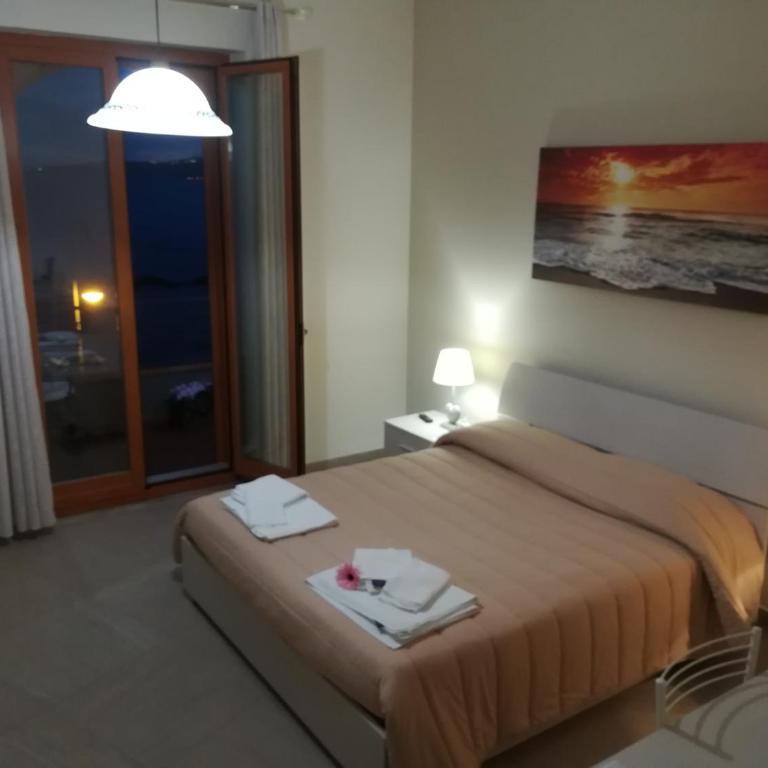 B&B la spiaggetta di Stazzo - Camera Deluxe Matrimoniale con Vista Mare - 1