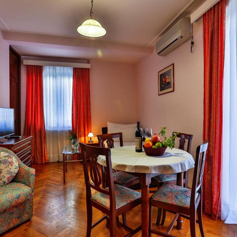Villa Velzon Guesthouse - Apartman s 1 Spavaćom Sobom (3 Odraslih) - 5