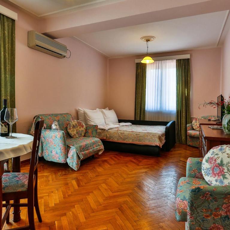 Villa Velzon Guesthouse - Apartman s 1 Spavaćom Sobom (5 Odraslih Osoba) - 3