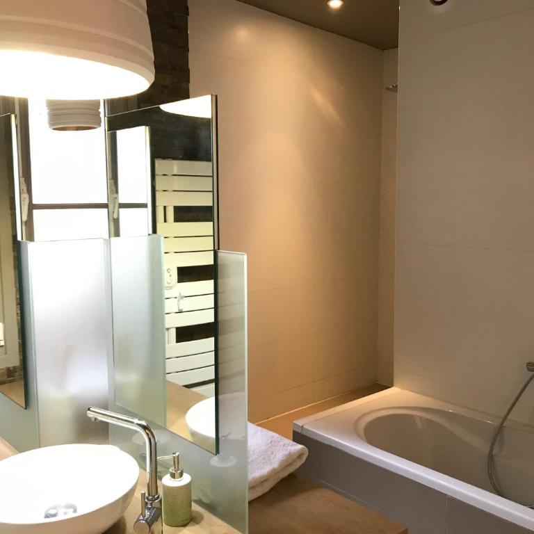 Beautiful duplex in the center of Paris - Appartement 3 Chambres - 17
