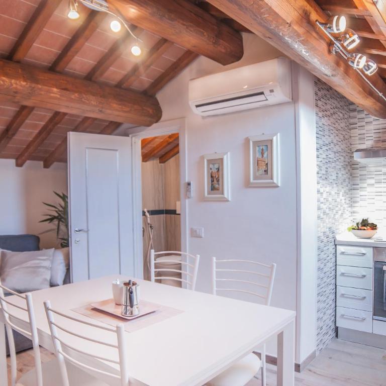 Cascine Home Holidays - Appartamento con 2 Camere da Letto - 9