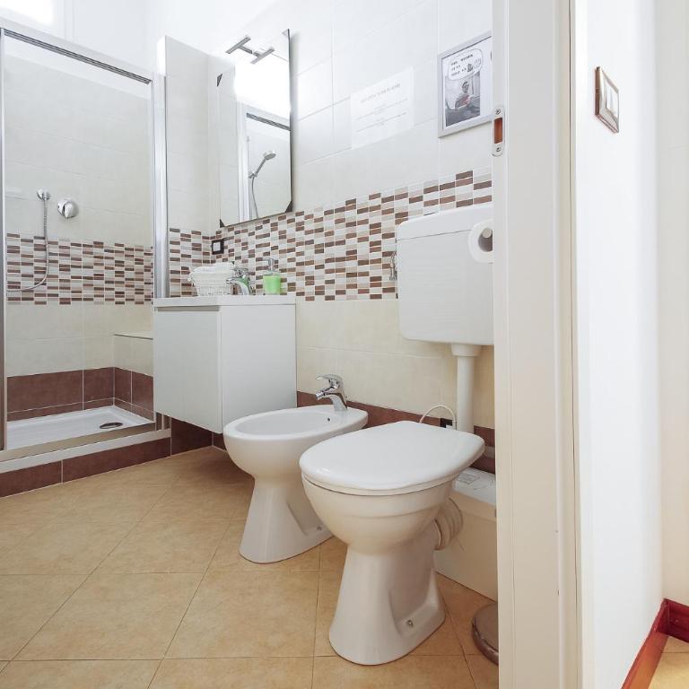 Bologna Città Turrita Rooms - Camera Familiare con Bagno - 9