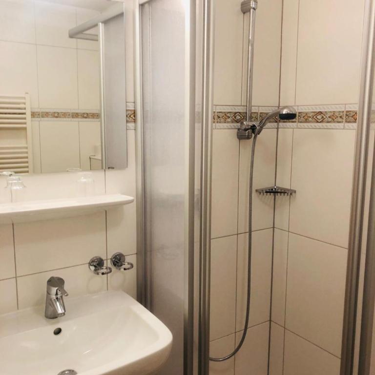 Garni-Appartement Collina - Doppelzimmer mit Balkon - 5