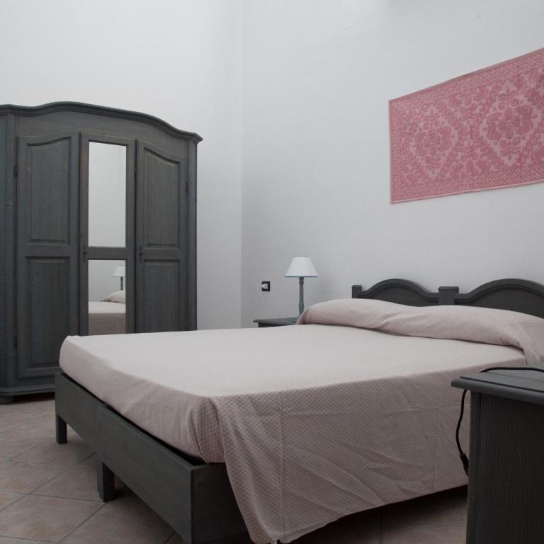 Residence Hotel Monte Ricciu Nuova Gestione - Camera Matrimoniale - 11