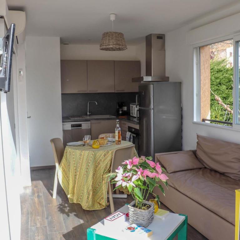 Résidence Agathos (un jardin sur la plage) - A l'Etage - One-Bedroom Apartment with Partial Sea View - 2