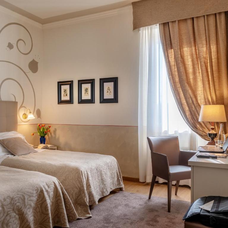 Hotel Ambasciatori - Camera Superior Matrimoniale/Doppia con Letti Singoli - 2