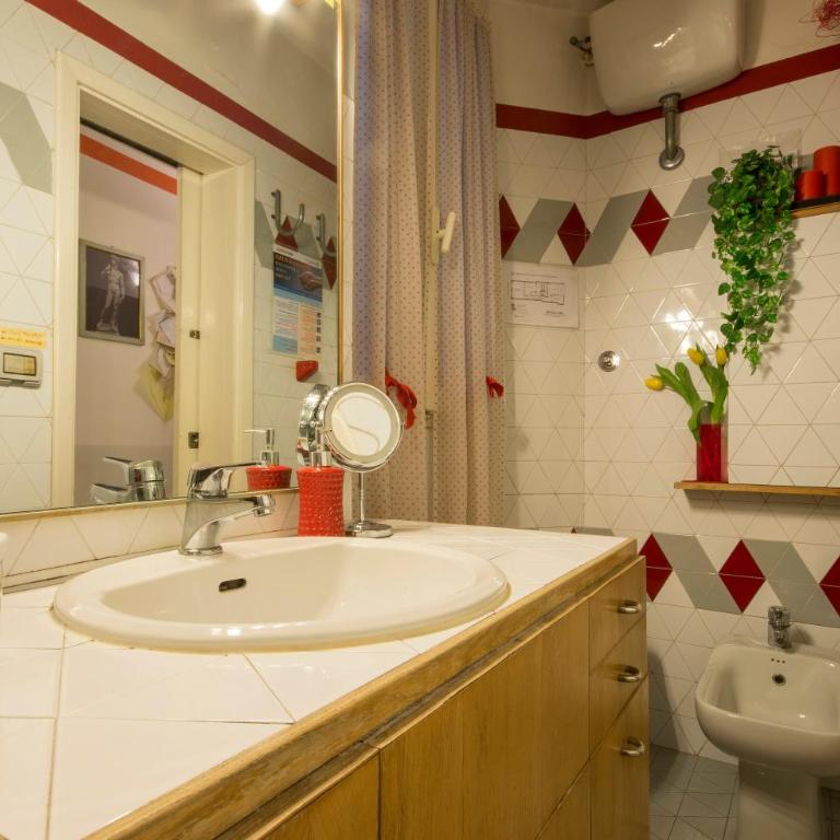 BB Tre Gigli Firenze stazione, via Palazzuolo 55 - Camera Matrimoniale con Bagno Privato Esterno - 11