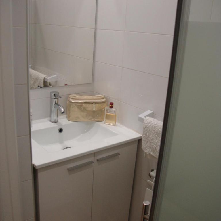 Calle Ansoleaga a 100 mts del Ayuntamiento - Apartment with Balcony - 11