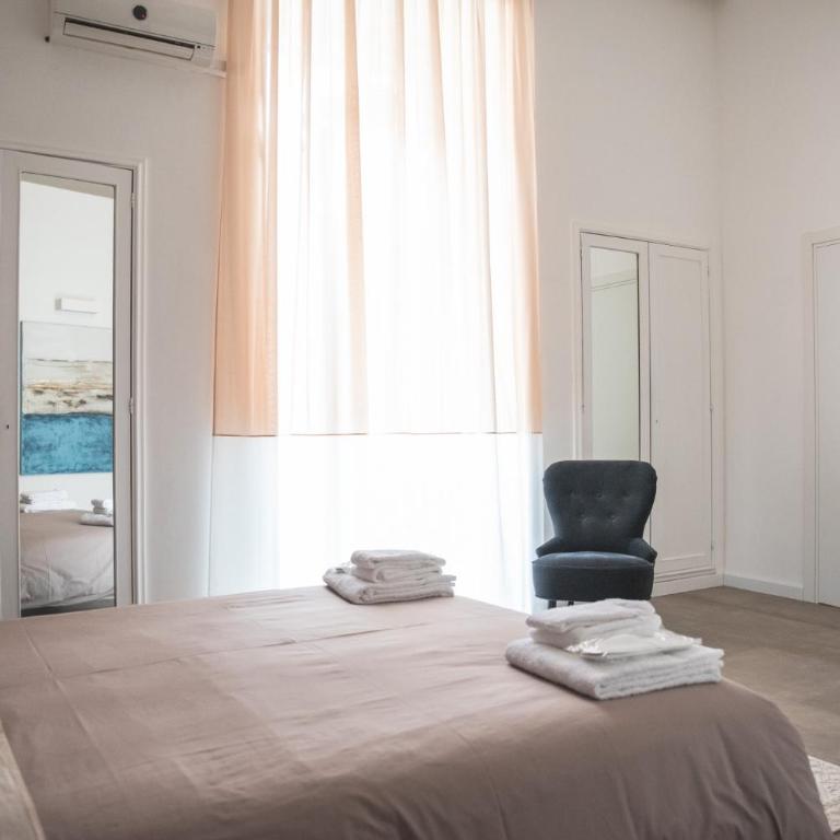 Fourooms Bari - Sparano - Large Double Room with Balcony - 9