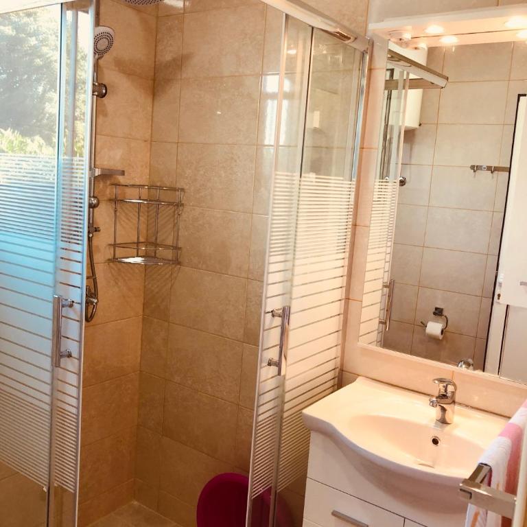 Delfini Holiday Homes - Deluxe Apartment - 5