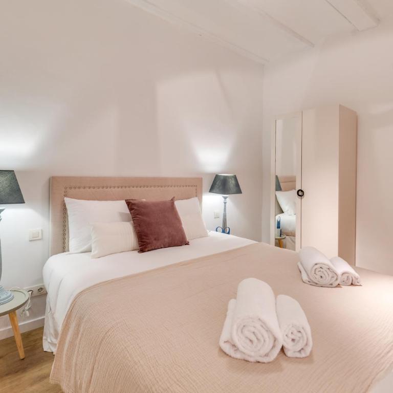 Sweett - The Gothic - Three-Bedroom Apartment with Balcony - 7