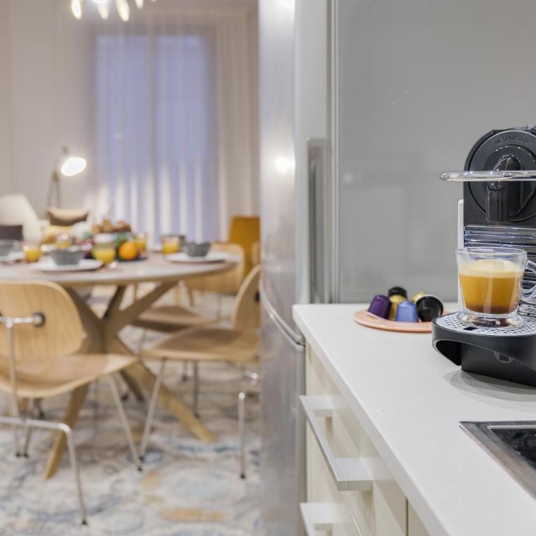 Sweett - The Gothic - Three-Bedroom Apartment with Balcony - 9