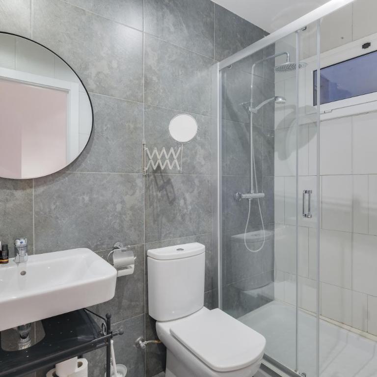Sweett - The Gothic - Three-Bedroom Apartment with Balcony - 3
