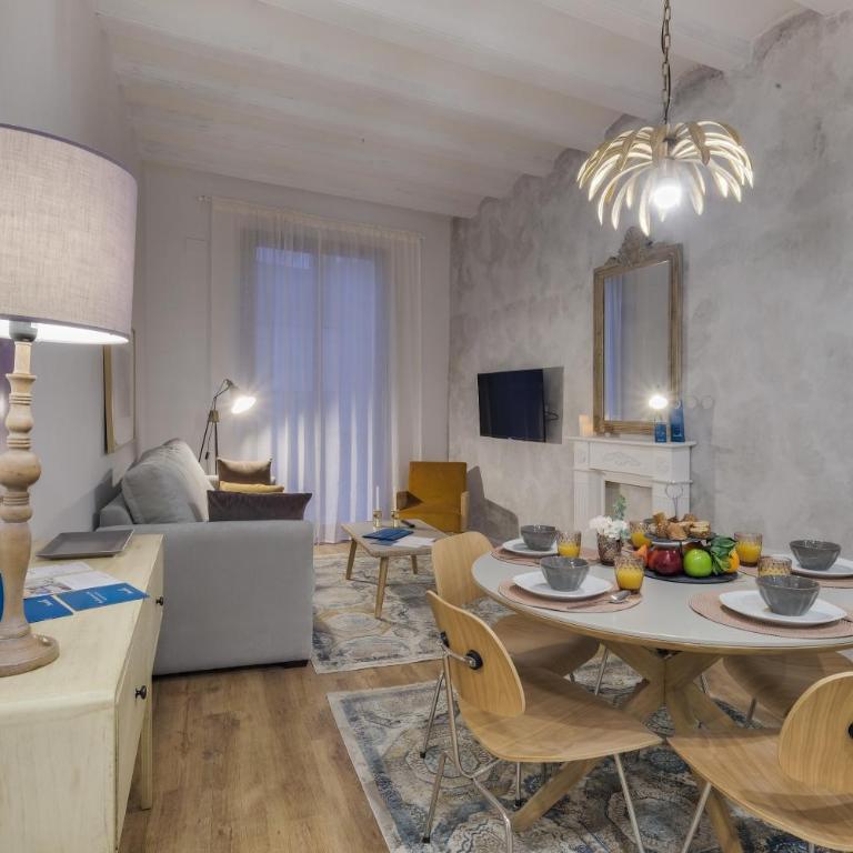 Sweett - The Gothic - Three-Bedroom Apartment with Balcony - 7