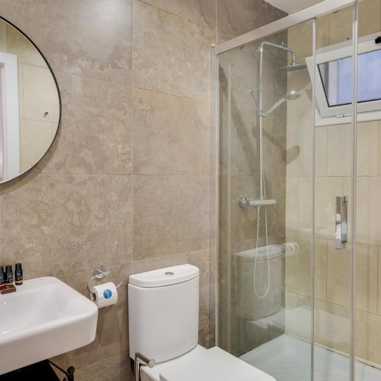 Sweett - The Gothic - Three-Bedroom Apartment with Balcony - 4