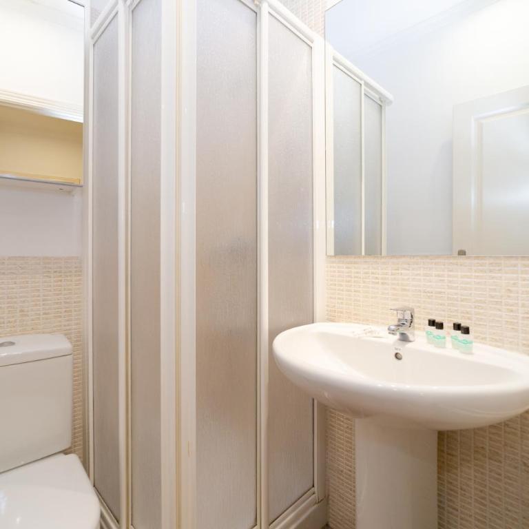 Apartamentos Gran Via - Apartment IV - 12
