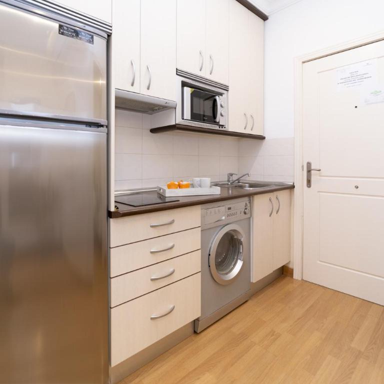 Apartamentos Gran Via - Apartment IV - 28