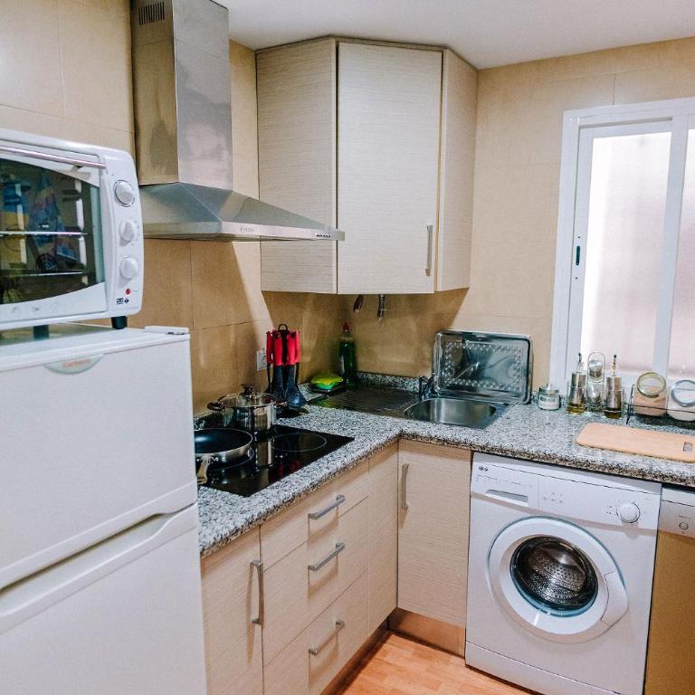 Los Morales de Granada - Three-Bedroom Apartment - 10